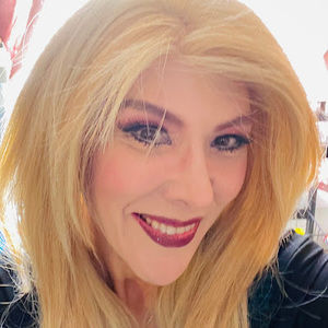 Meet your Posher, Crystal